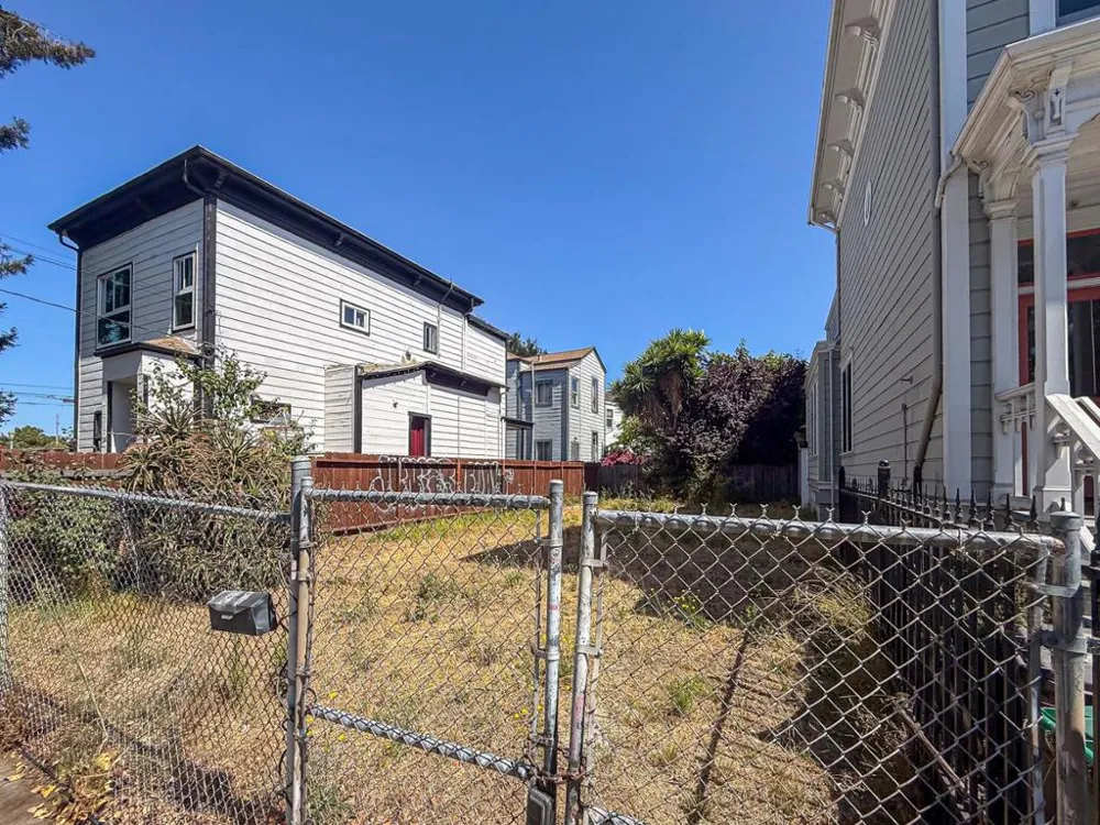 1556 8th Street Oakland, CA 94607