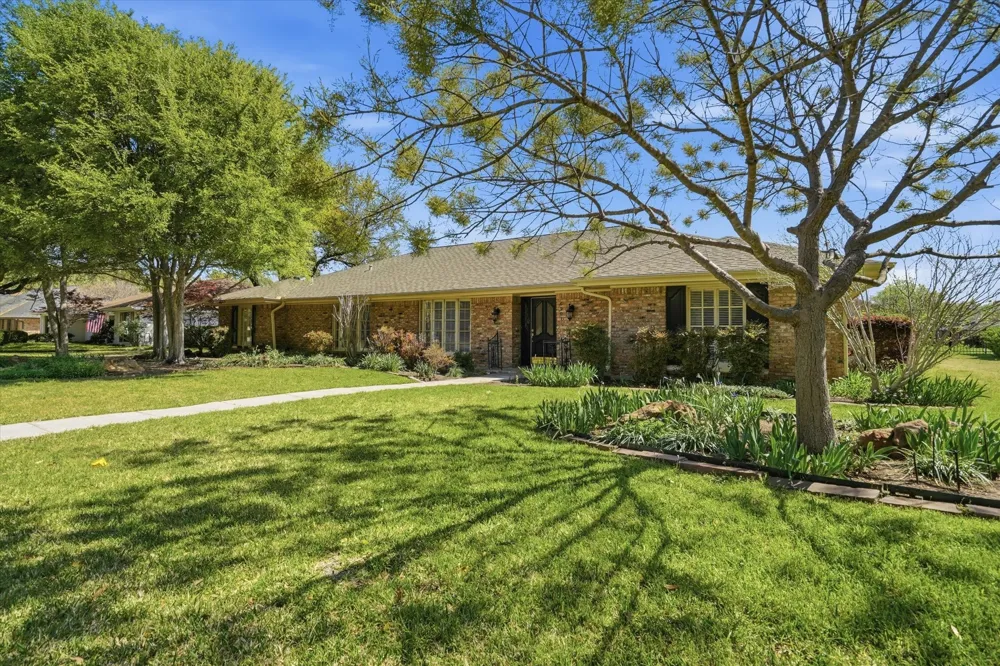 4201 Winding Way Benbrook, TX 76126