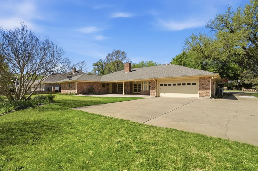 4201 Winding Way Benbrook, TX 76126