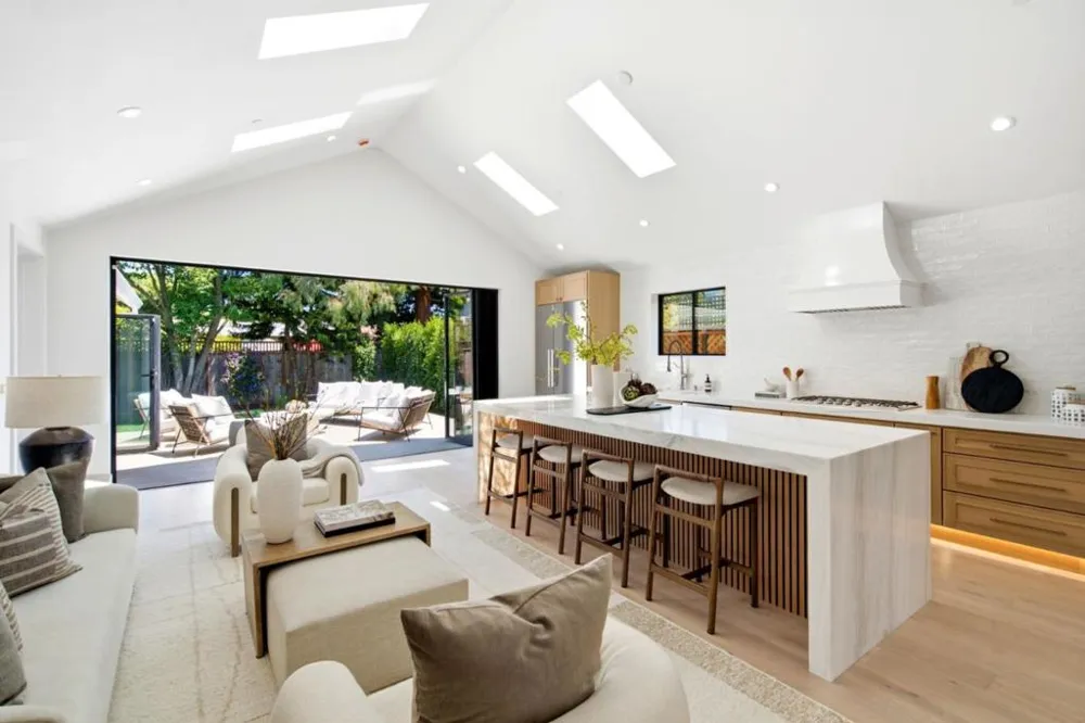 1232 Capuchino Avenue Burlingame, CA 94010