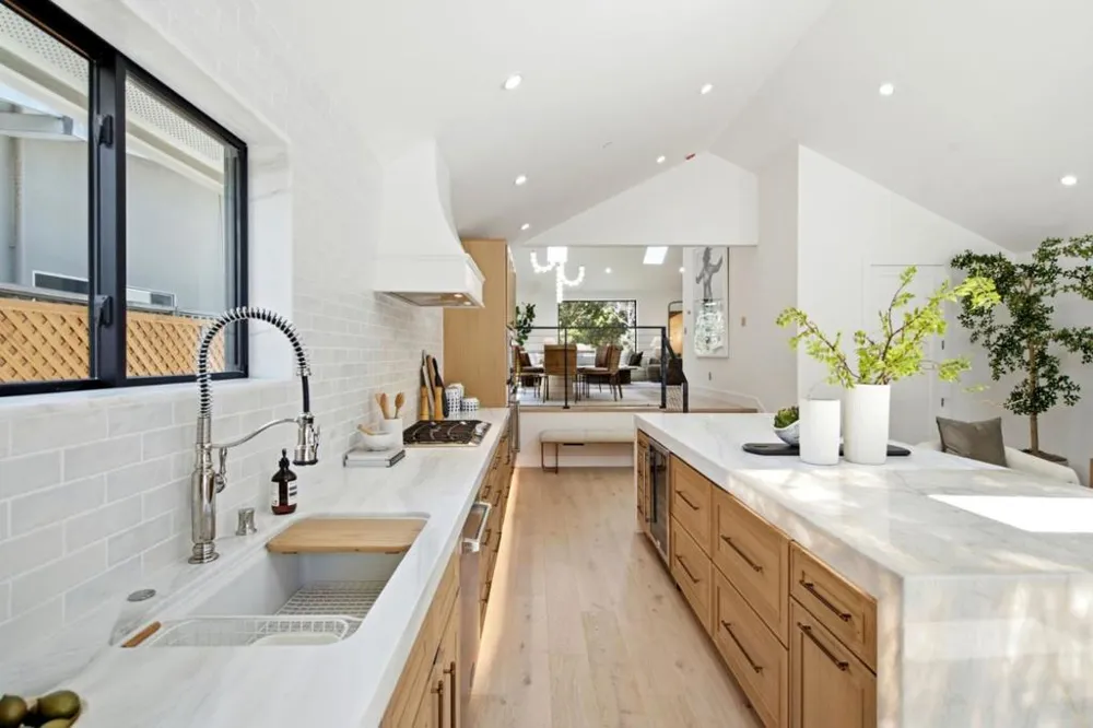 1232 Capuchino Avenue Burlingame, CA 94010