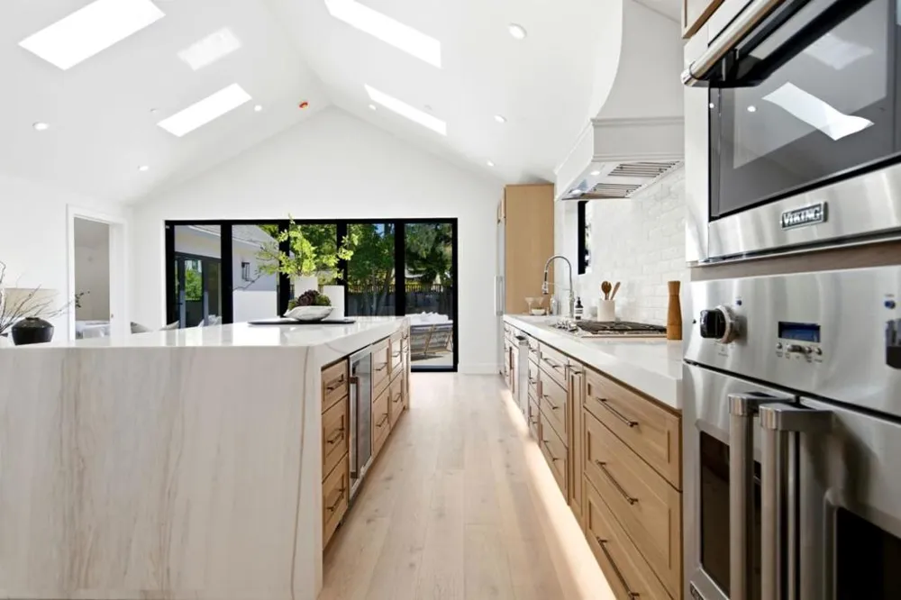 1232 Capuchino Avenue Burlingame, CA 94010