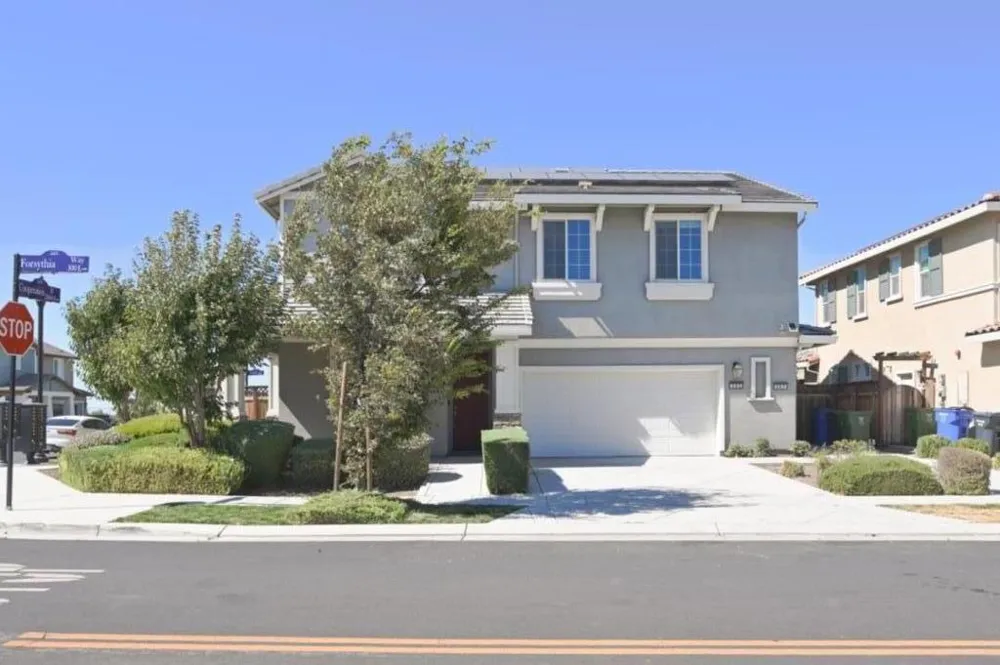 305 E Forsythia Way Mountain House, CA 95391