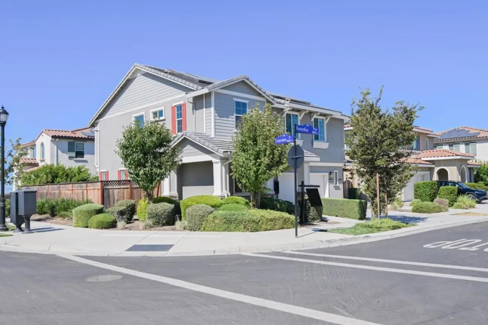 305 E Forsythia Way Mountain House, CA 95391