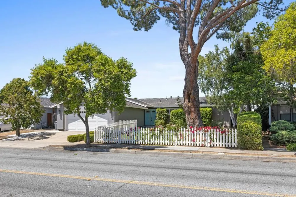 8395 Westwood Drive Gilroy, CA 95020