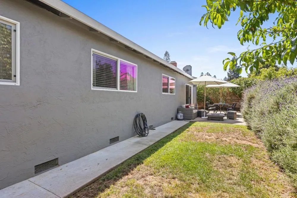 8395 Westwood Drive Gilroy, CA 95020