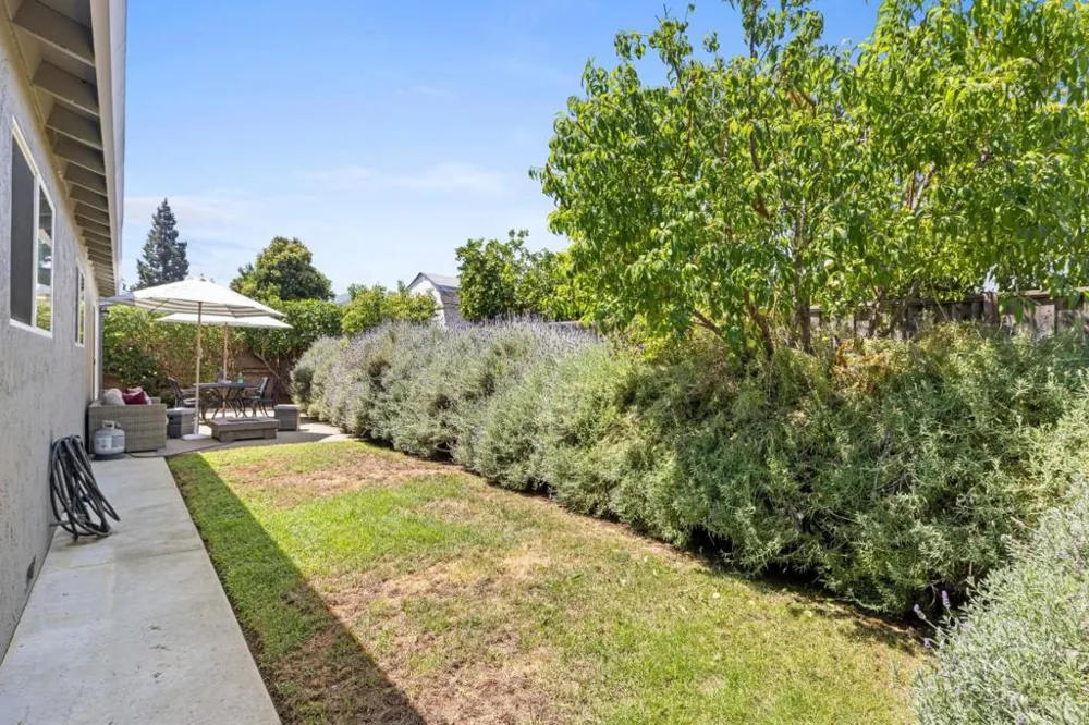 8395 Westwood Drive Gilroy, CA 95020