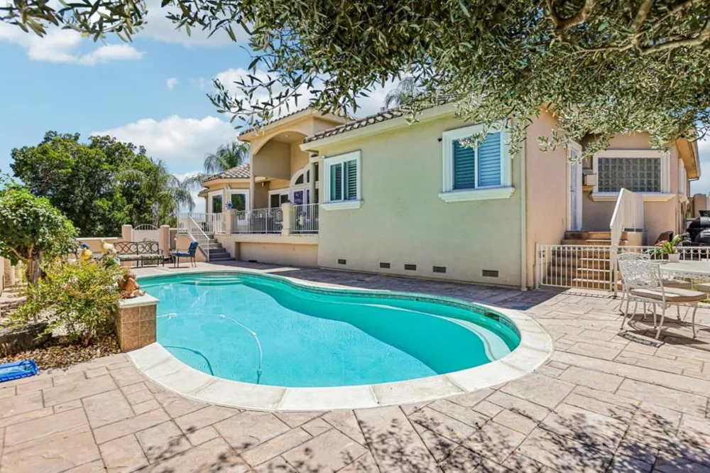 1515 S Ridgemark Drive Hollister, CA 95023