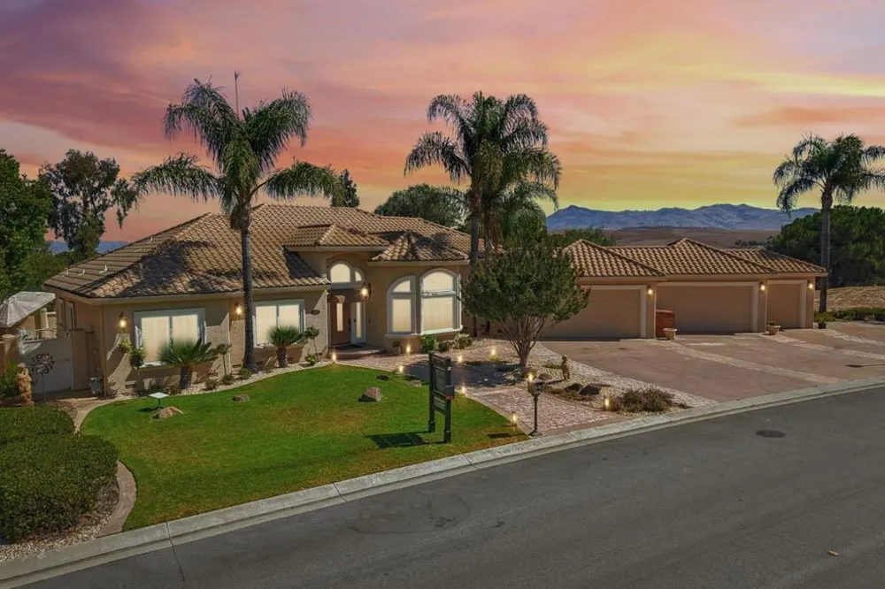 1515 S Ridgemark Drive Hollister, CA 95023