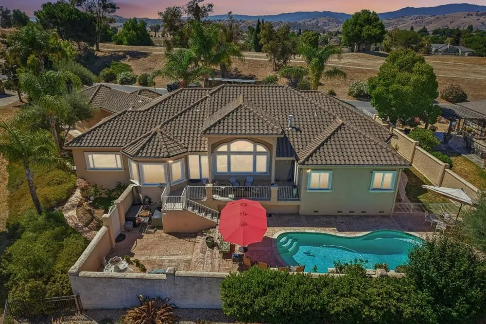 1515 S Ridgemark Drive Hollister, CA 95023
