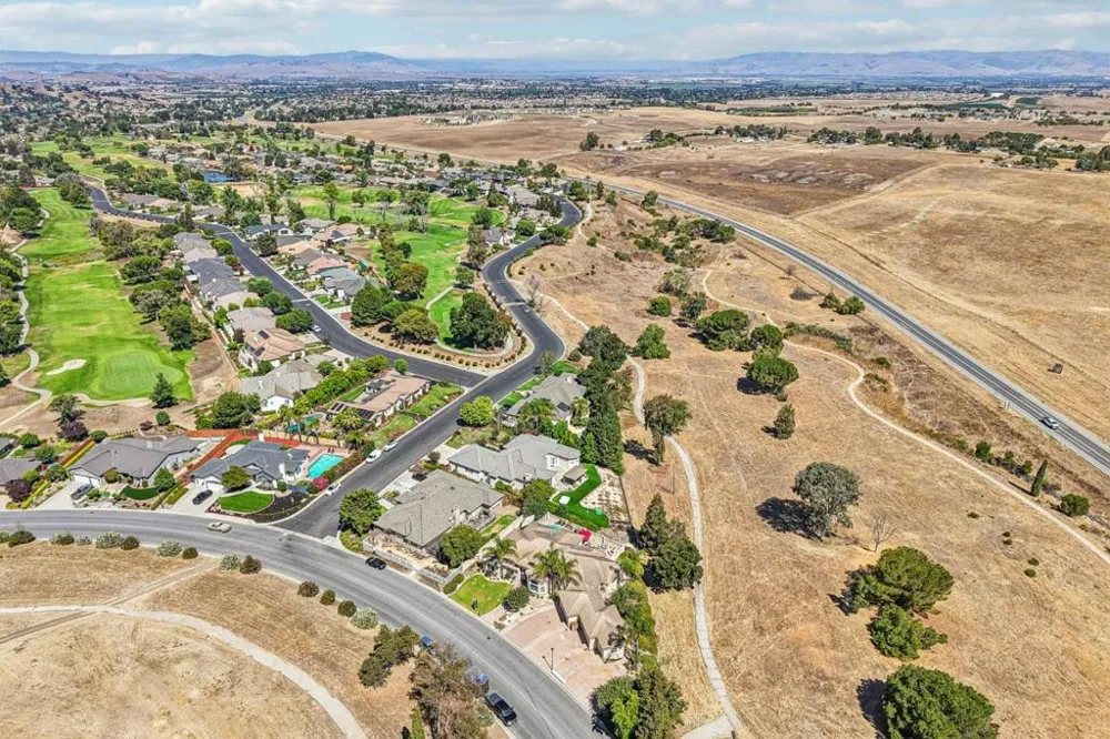 1515 S Ridgemark Drive Hollister, CA 95023