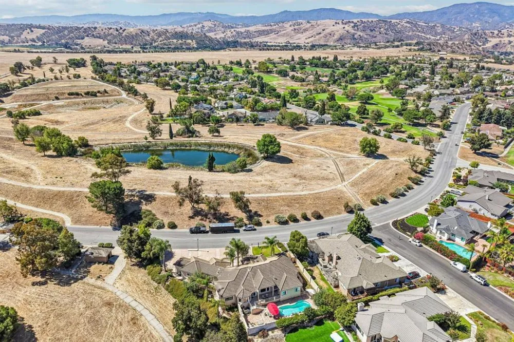 1515 S Ridgemark Drive Hollister, CA 95023