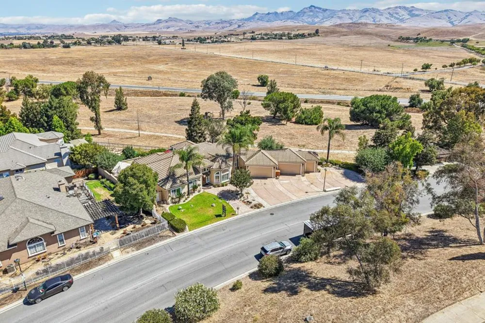 1515 S Ridgemark Drive Hollister, CA 95023