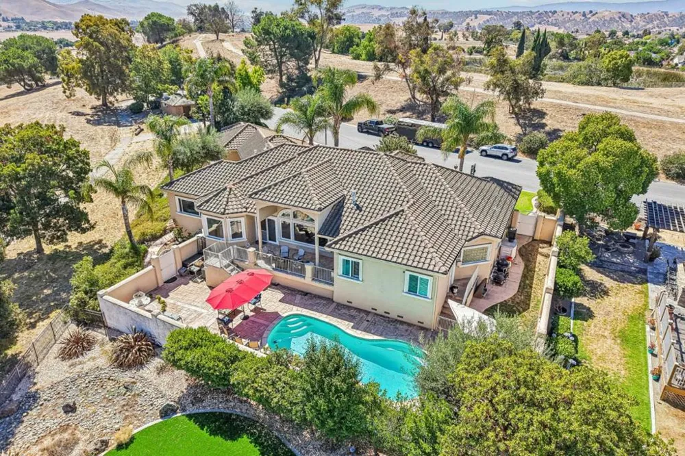 1515 S Ridgemark Drive Hollister, CA 95023