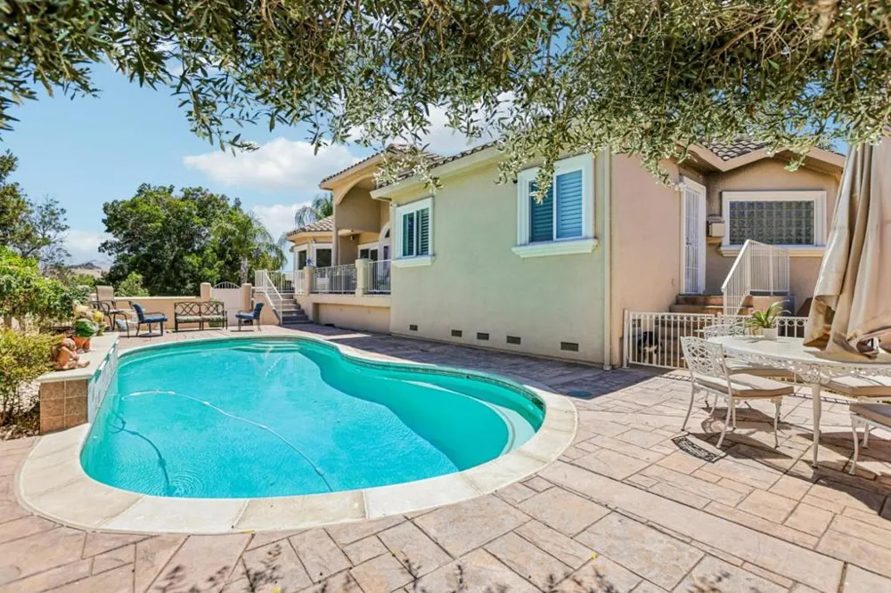 1515 S Ridgemark Drive Hollister, CA 95023