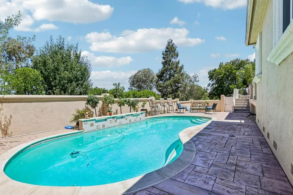 1515 S Ridgemark Drive Hollister, CA 95023
