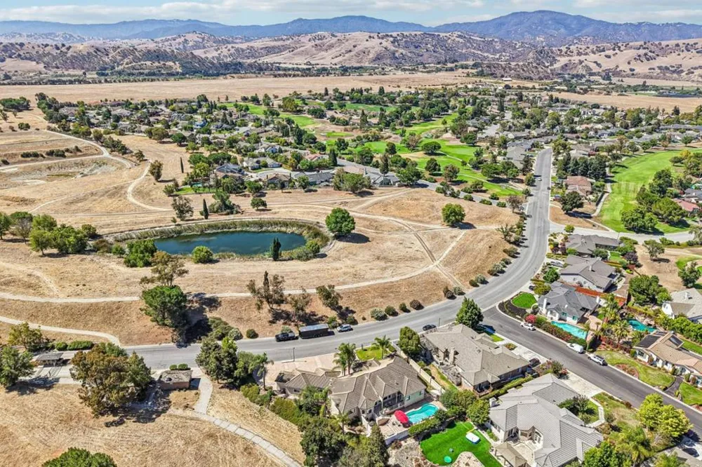 1515 S Ridgemark Drive Hollister, CA 95023
