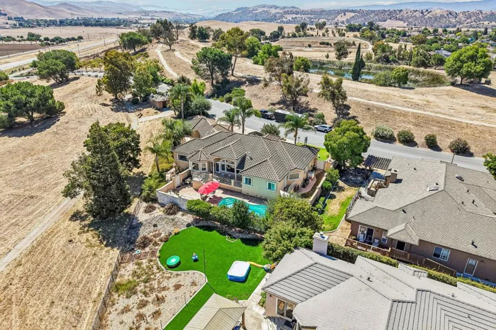 1515 S Ridgemark Drive Hollister, CA 95023