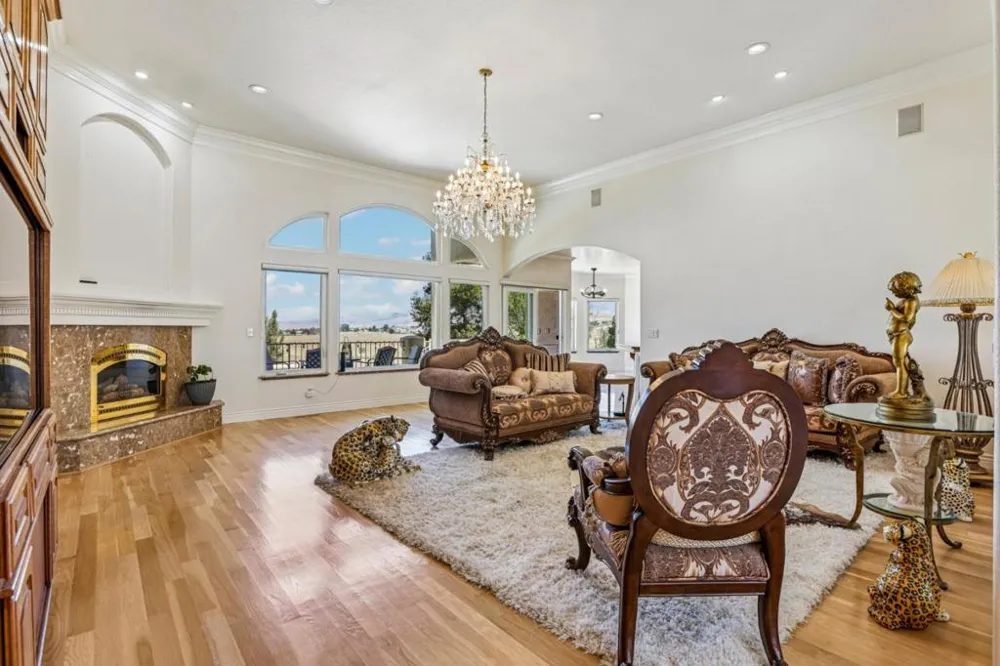 1515 S Ridgemark Drive Hollister, CA 95023