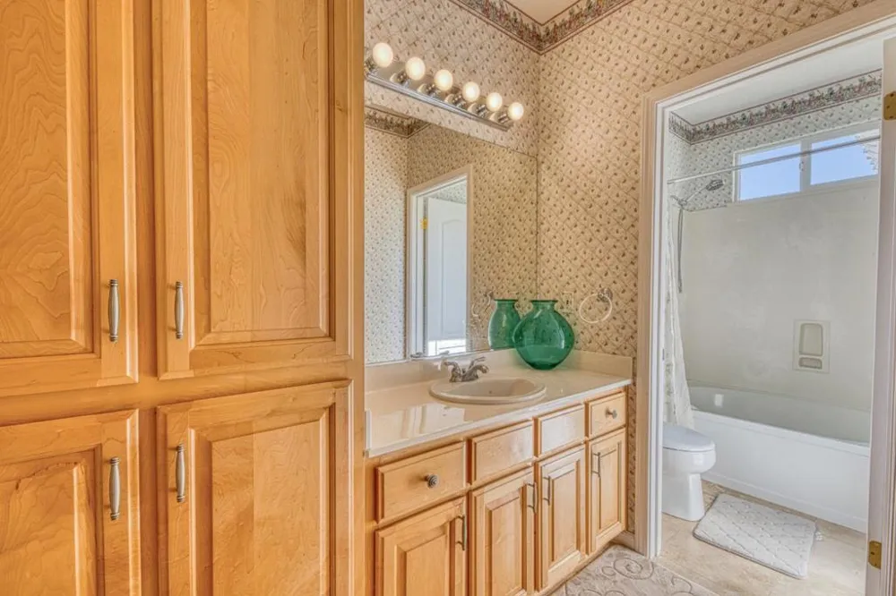 385 Via Vaquero Norte San Juan Bautista, CA 95045