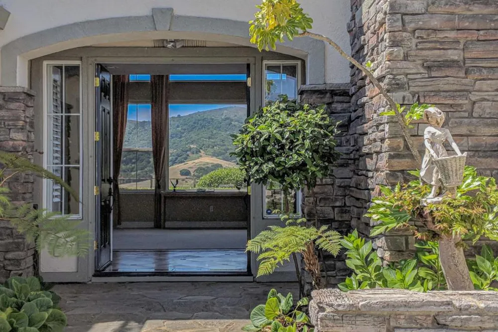 385 Via Vaquero Norte San Juan Bautista, CA 95045