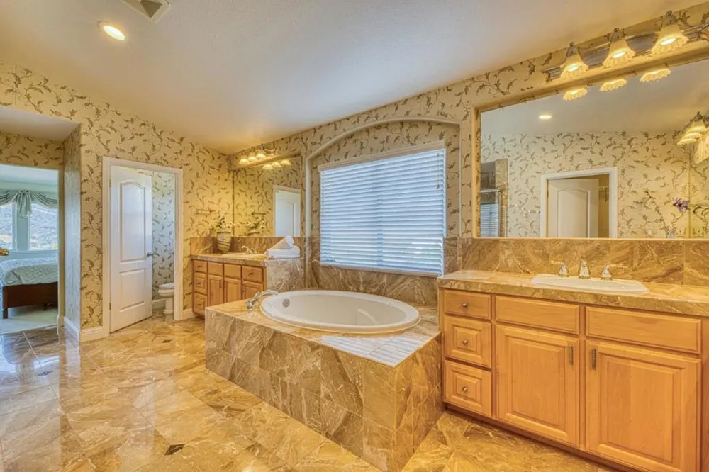 385 Via Vaquero Norte San Juan Bautista, CA 95045