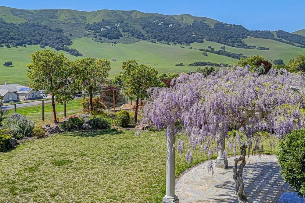 385 Via Vaquero Norte San Juan Bautista, CA 95045