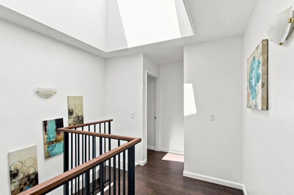 22890 Cricket Hill Road Cupertino, CA 95014