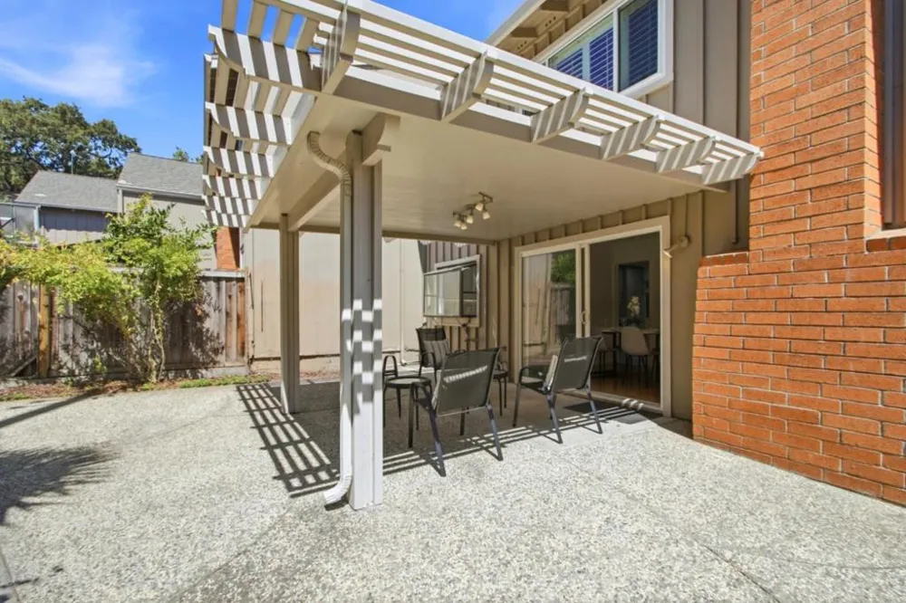 22890 Cricket Hill Road Cupertino, CA 95014