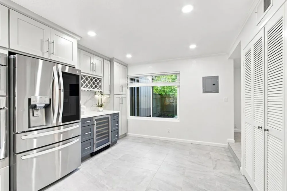 22890 Cricket Hill Road Cupertino, CA 95014