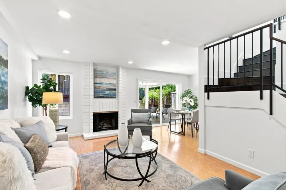 22890 Cricket Hill Road Cupertino, CA 95014