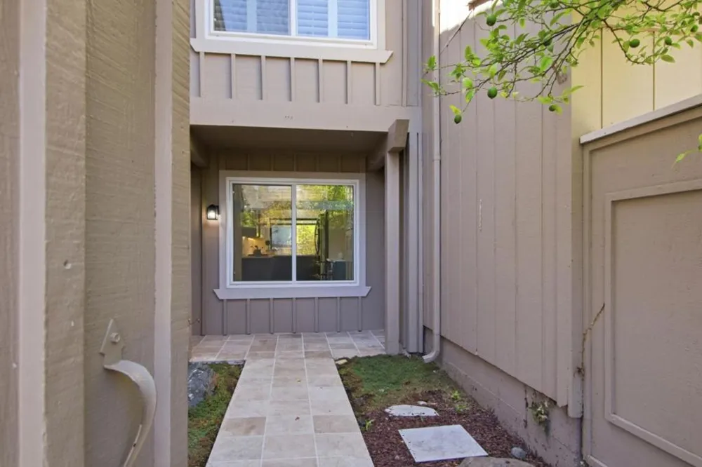 22890 Cricket Hill Road Cupertino, CA 95014