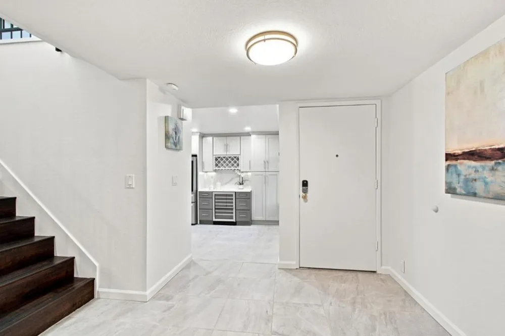 22890 Cricket Hill Road Cupertino, CA 95014