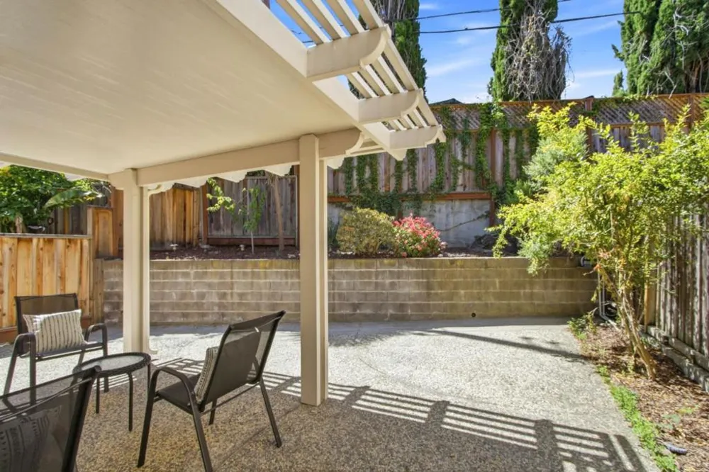 22890 Cricket Hill Road Cupertino, CA 95014