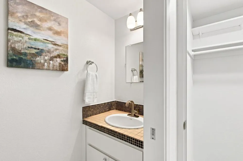 22890 Cricket Hill Road Cupertino, CA 95014