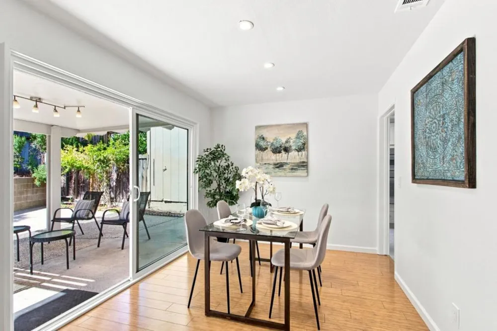 22890 Cricket Hill Road Cupertino, CA 95014