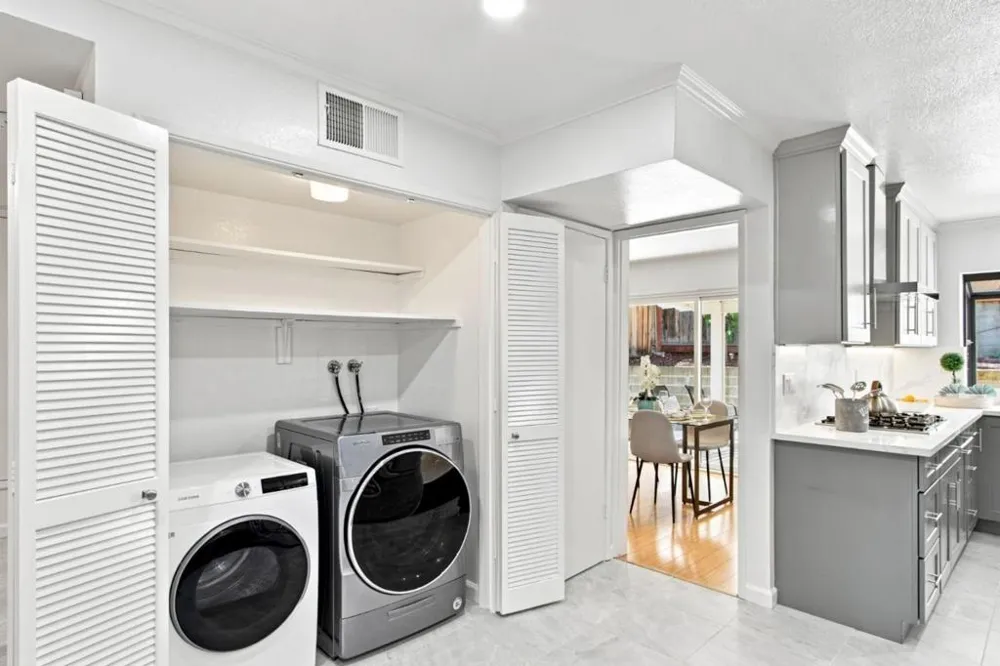 22890 Cricket Hill Road Cupertino, CA 95014