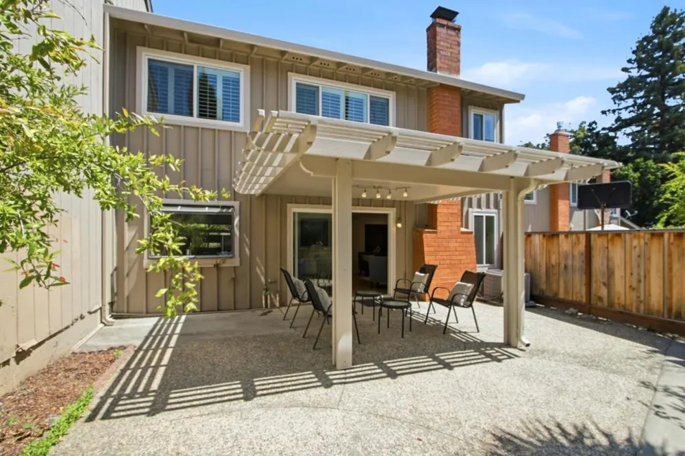 22890 Cricket Hill Road Cupertino, CA 95014