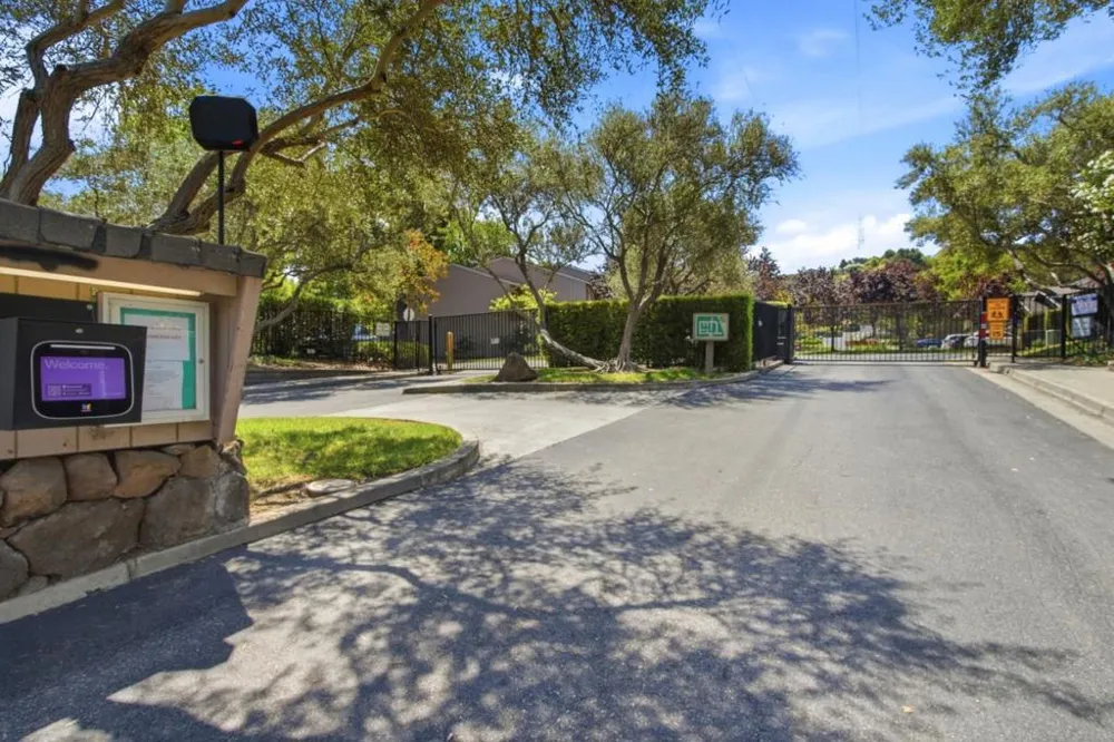 22890 Cricket Hill Road Cupertino, CA 95014