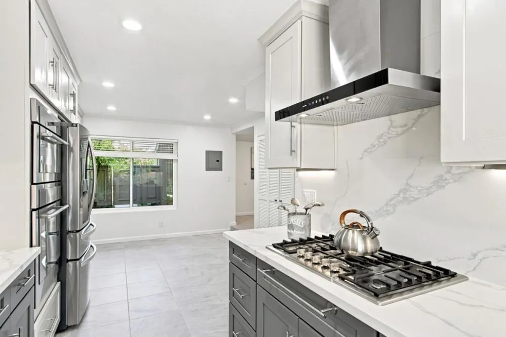 22890 Cricket Hill Road Cupertino, CA 95014