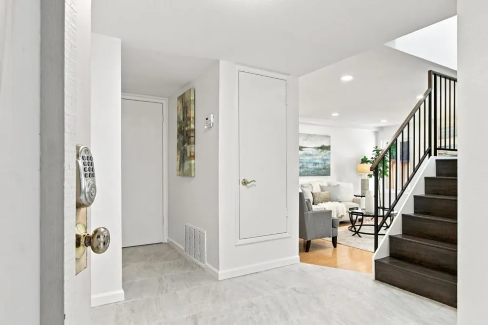 22890 Cricket Hill Road Cupertino, CA 95014