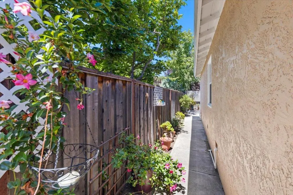 3523 Page Street Redwood City, CA 94063