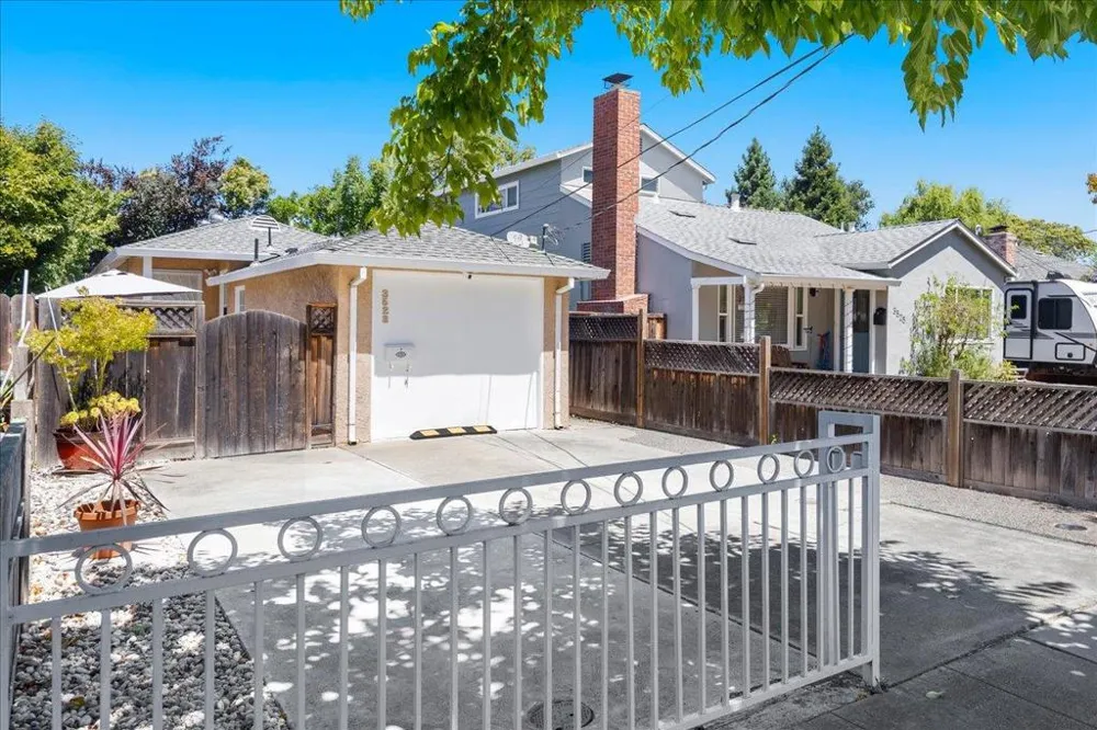 3523 Page Street Redwood City, CA 94063