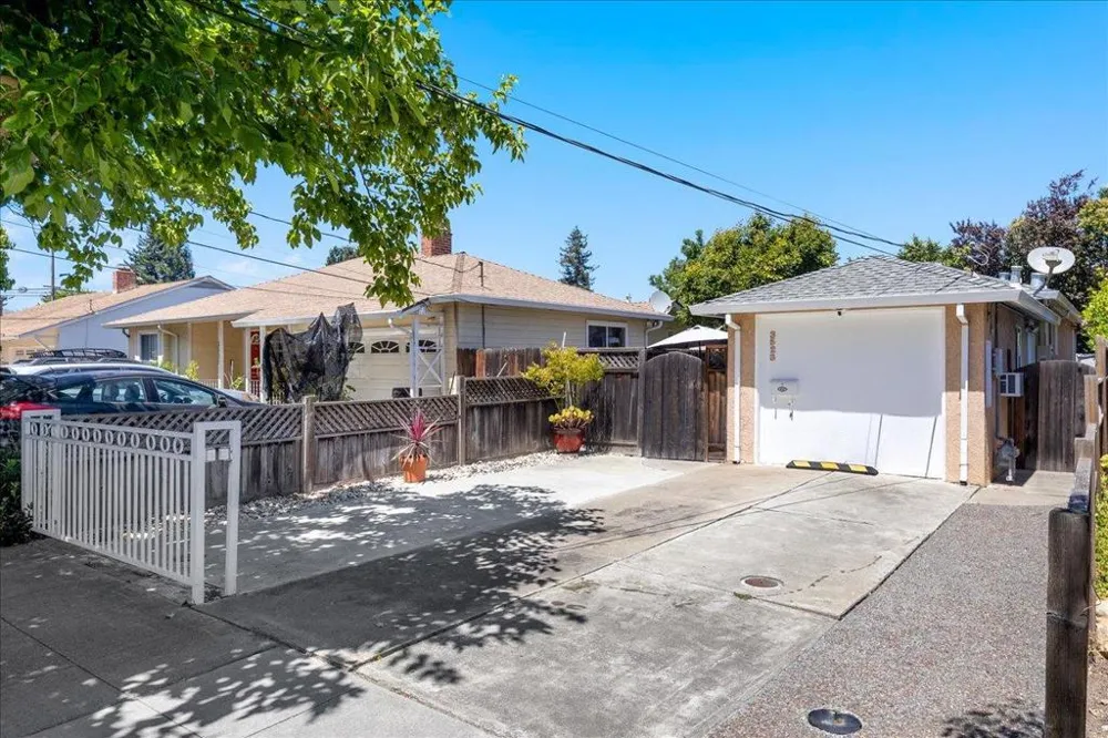 3523 Page Street Redwood City, CA 94063