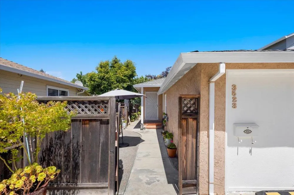 3523 Page Street Redwood City, CA 94063