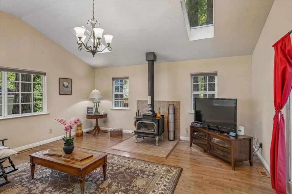 17515 Comanche Trail Los Gatos, CA 95033