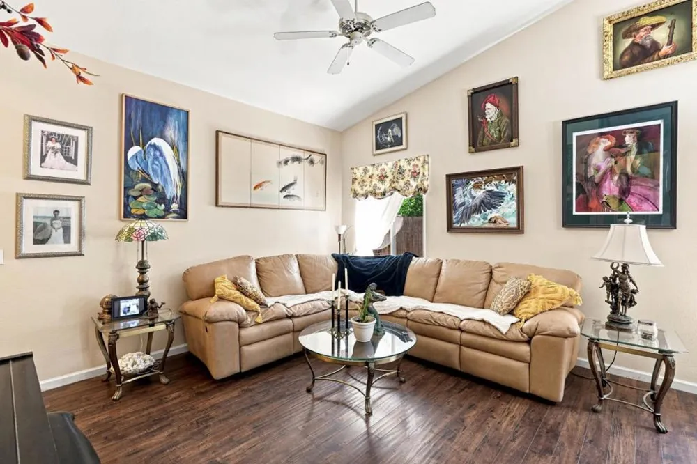 647 Elmwood Drive Los Banos, CA 93635