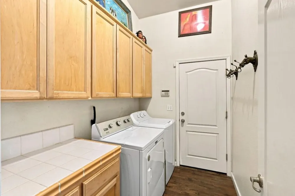 647 Elmwood Drive Los Banos, CA 93635