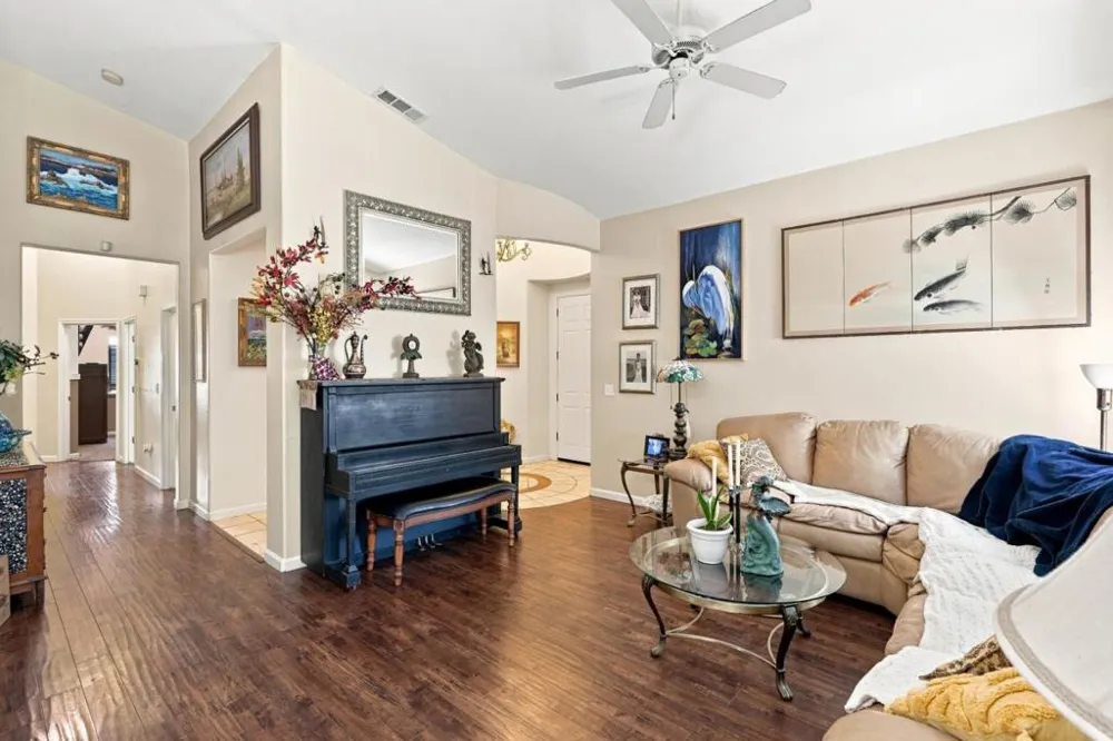 647 Elmwood Drive Los Banos, CA 93635