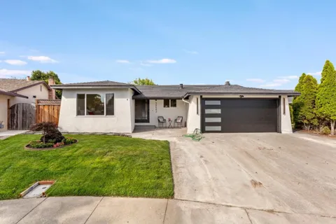 34843 Warwick Court